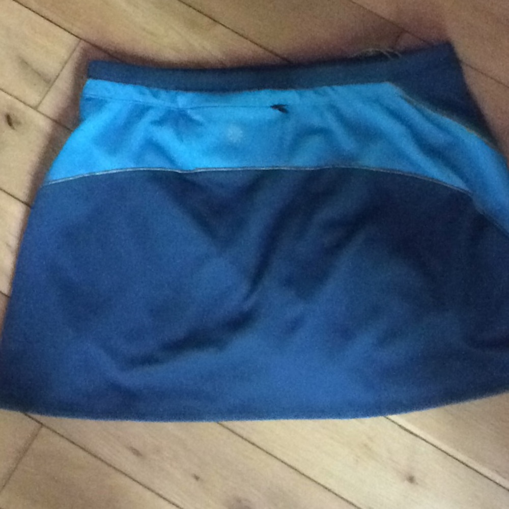 Athleta dark teal and turquoise skort size M
